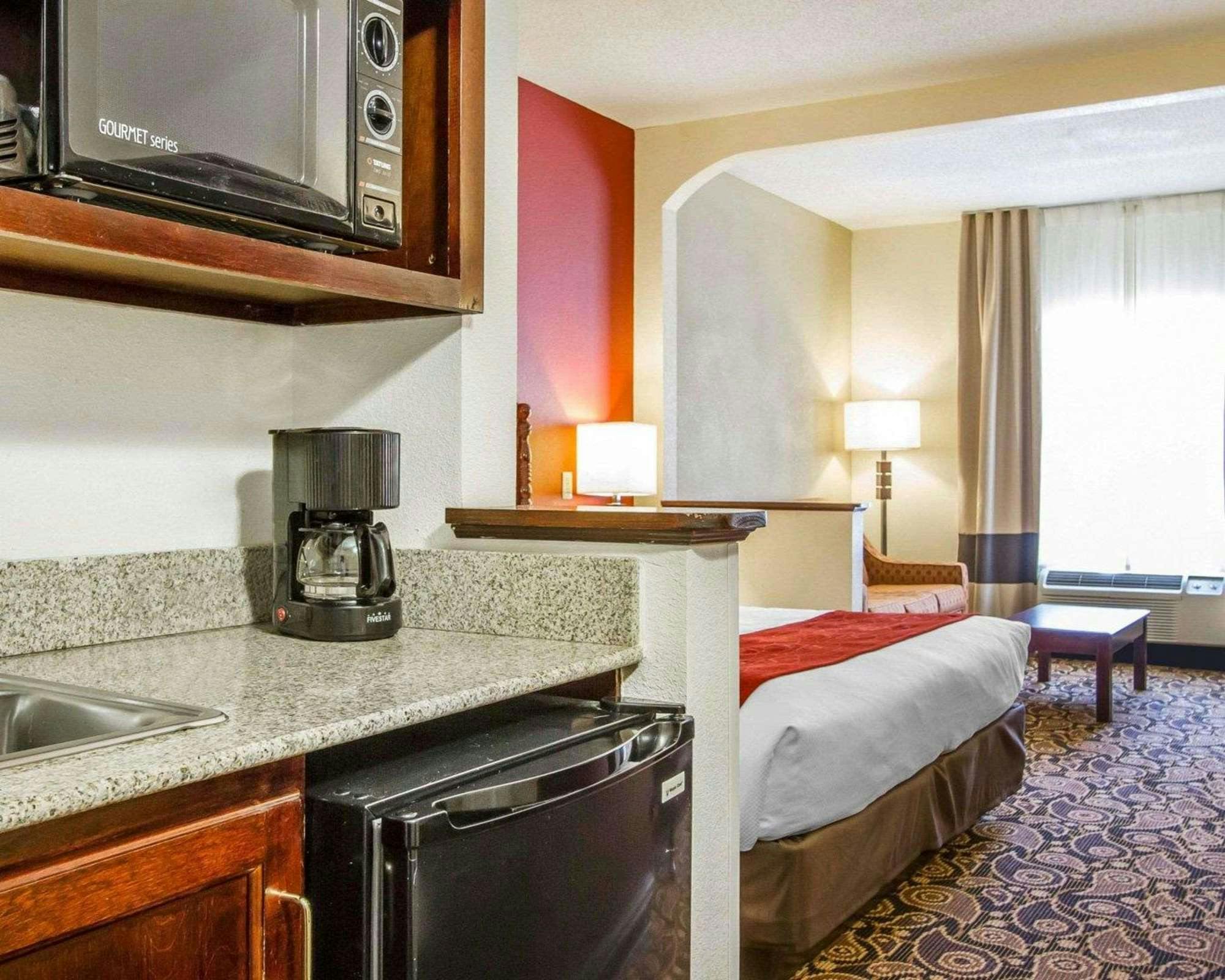 Hotel Comfort Suites Daphne - Mobile East Bay photo 3