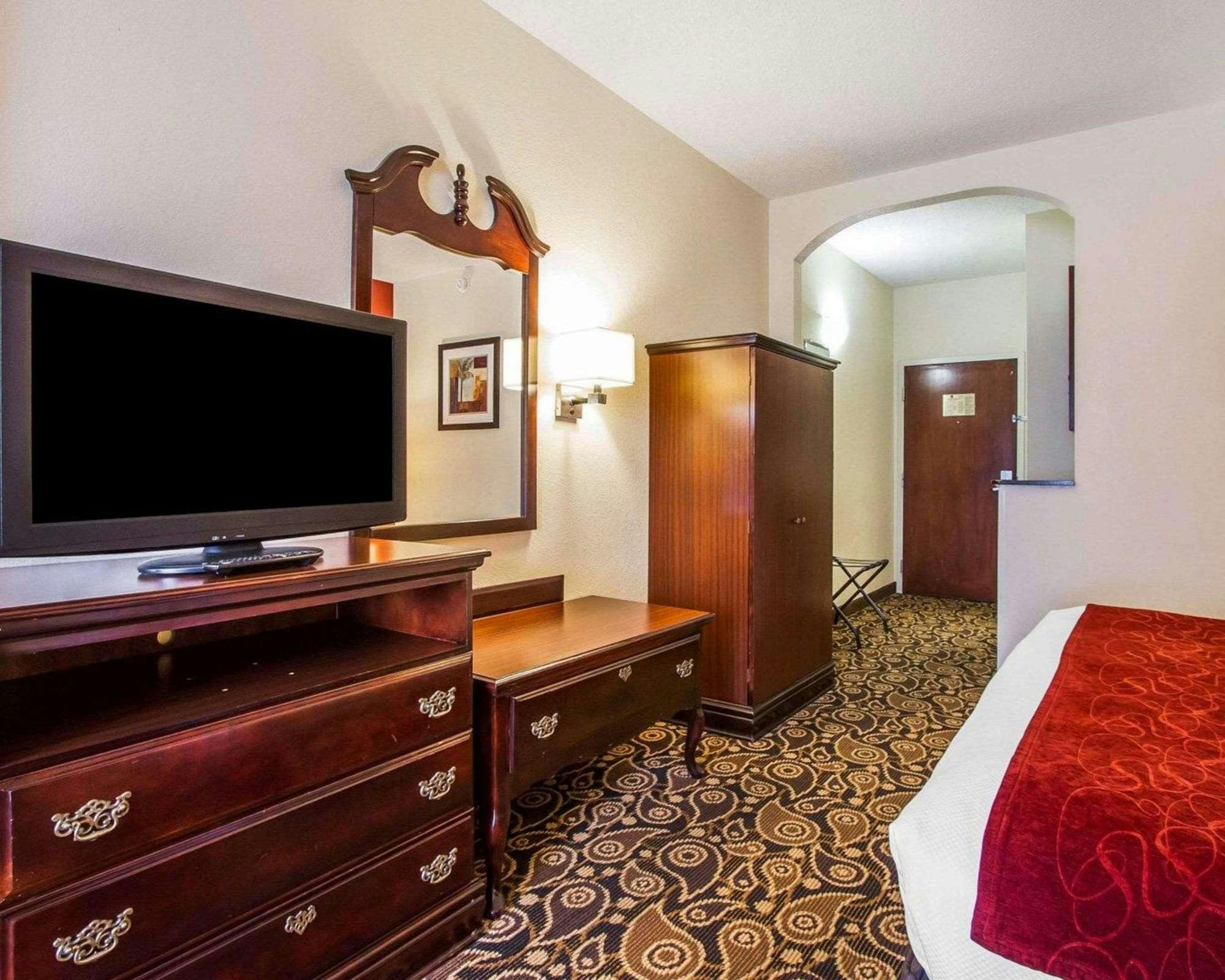 Hotel Comfort Suites Daphne - Mobile East Bay photo 2