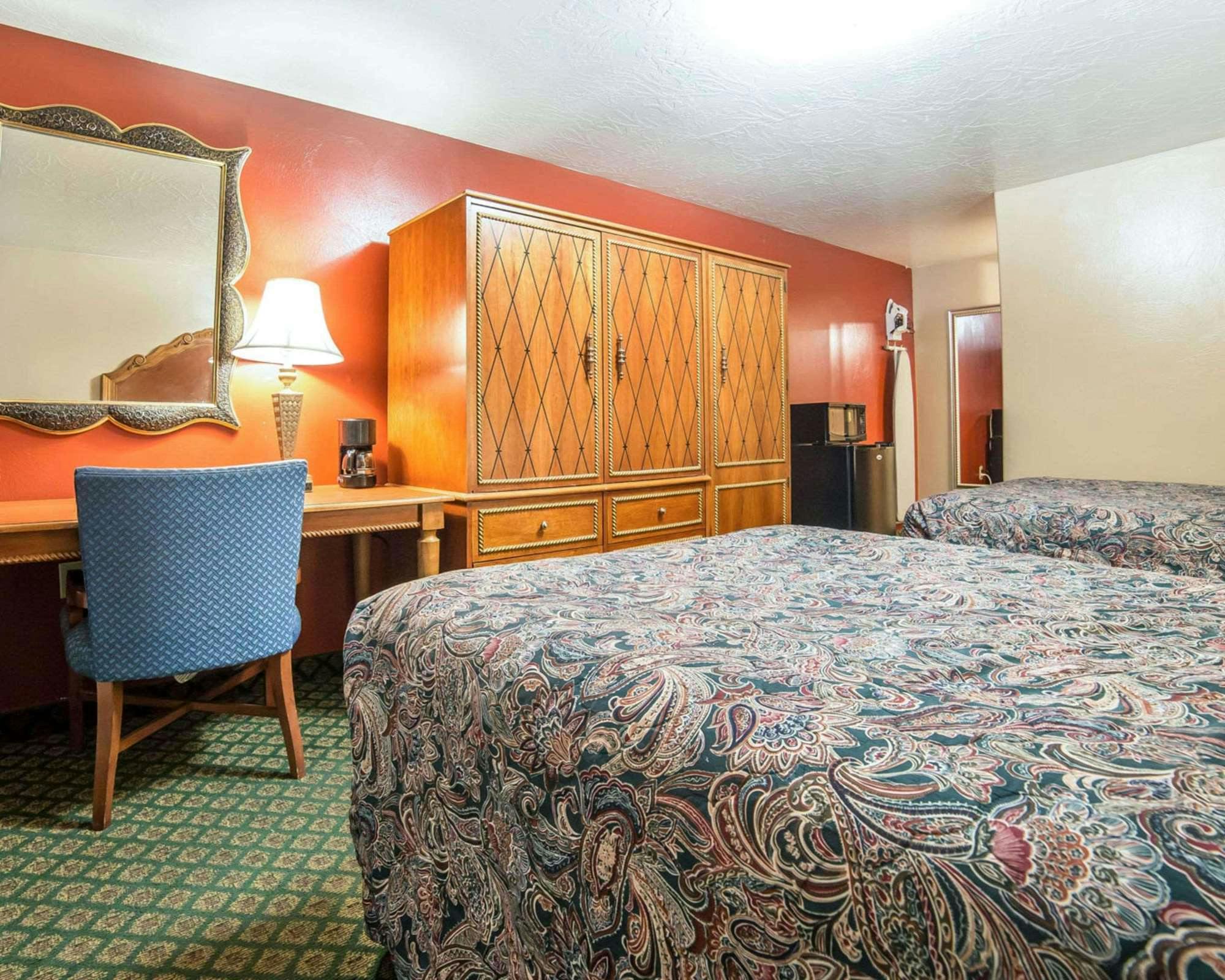 Hotel Rodeway Inn And Suites Riverton photo 4