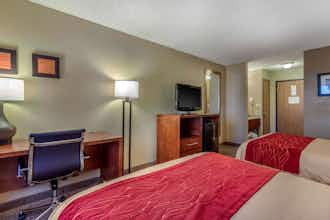 Hotel Comfort Inn and Suites Hays I-70 photo 2