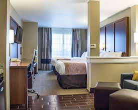 Hotel Comfort Suites Minot South photo 1