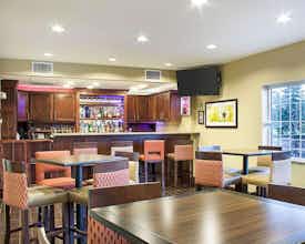 Hotel Comfort Suites Minot South photo 4