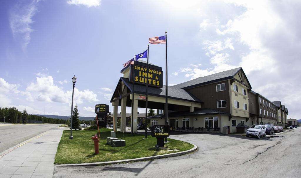 GRAY WOLF INN & SUITES
