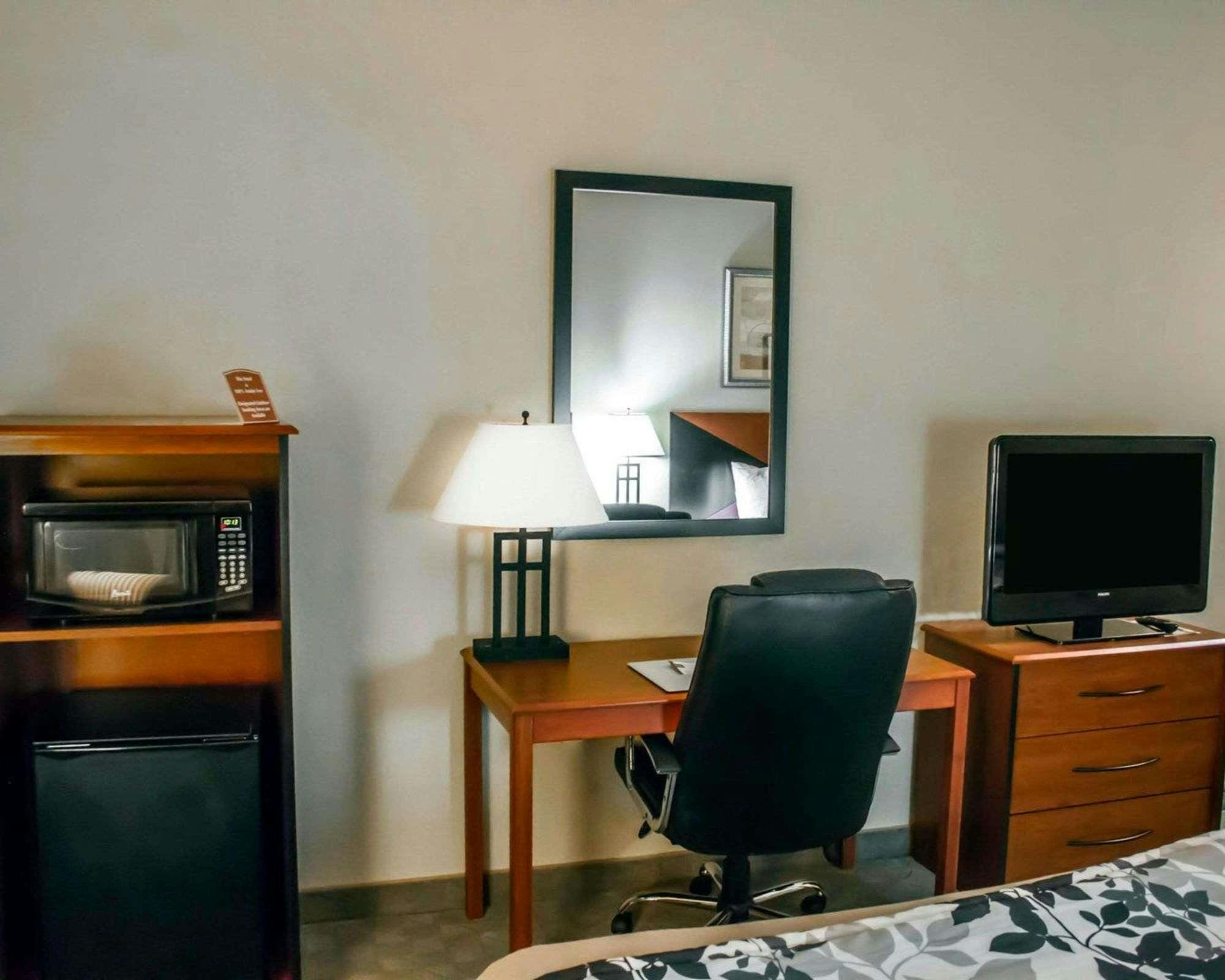 Hotel Sleep Inn and Suites Redmond, OR photo 2