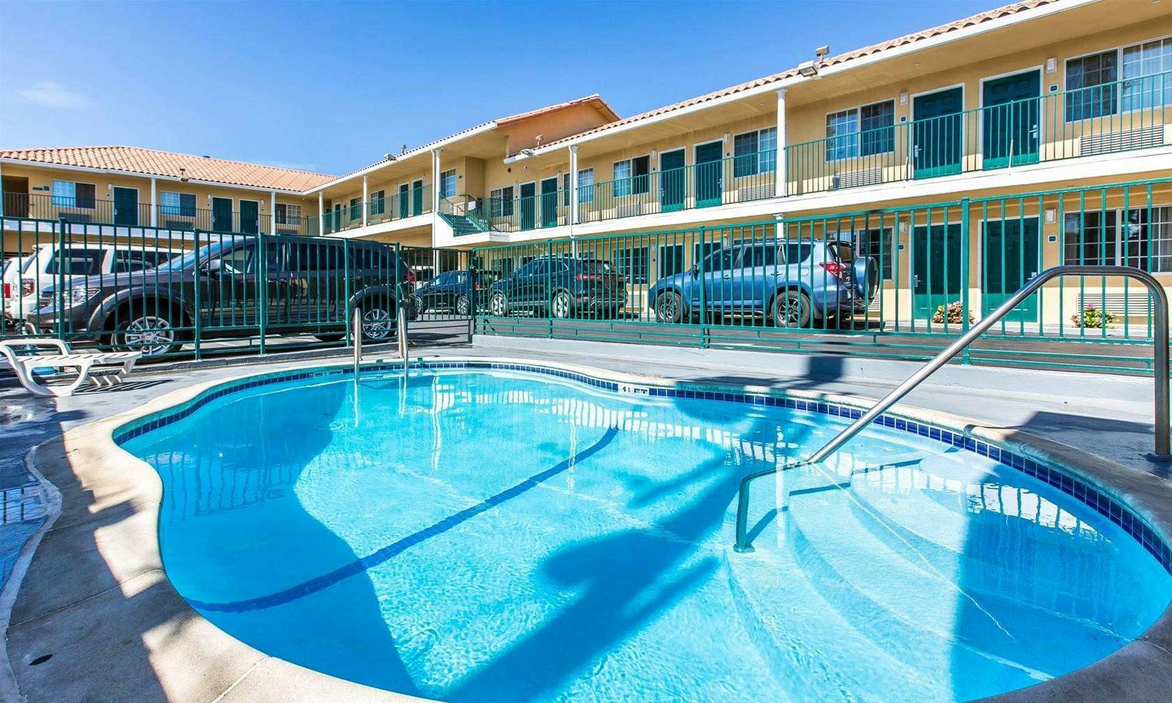 Cheap Last Minute Hotel Deals in Santa Cruz from 84 HotelTonight