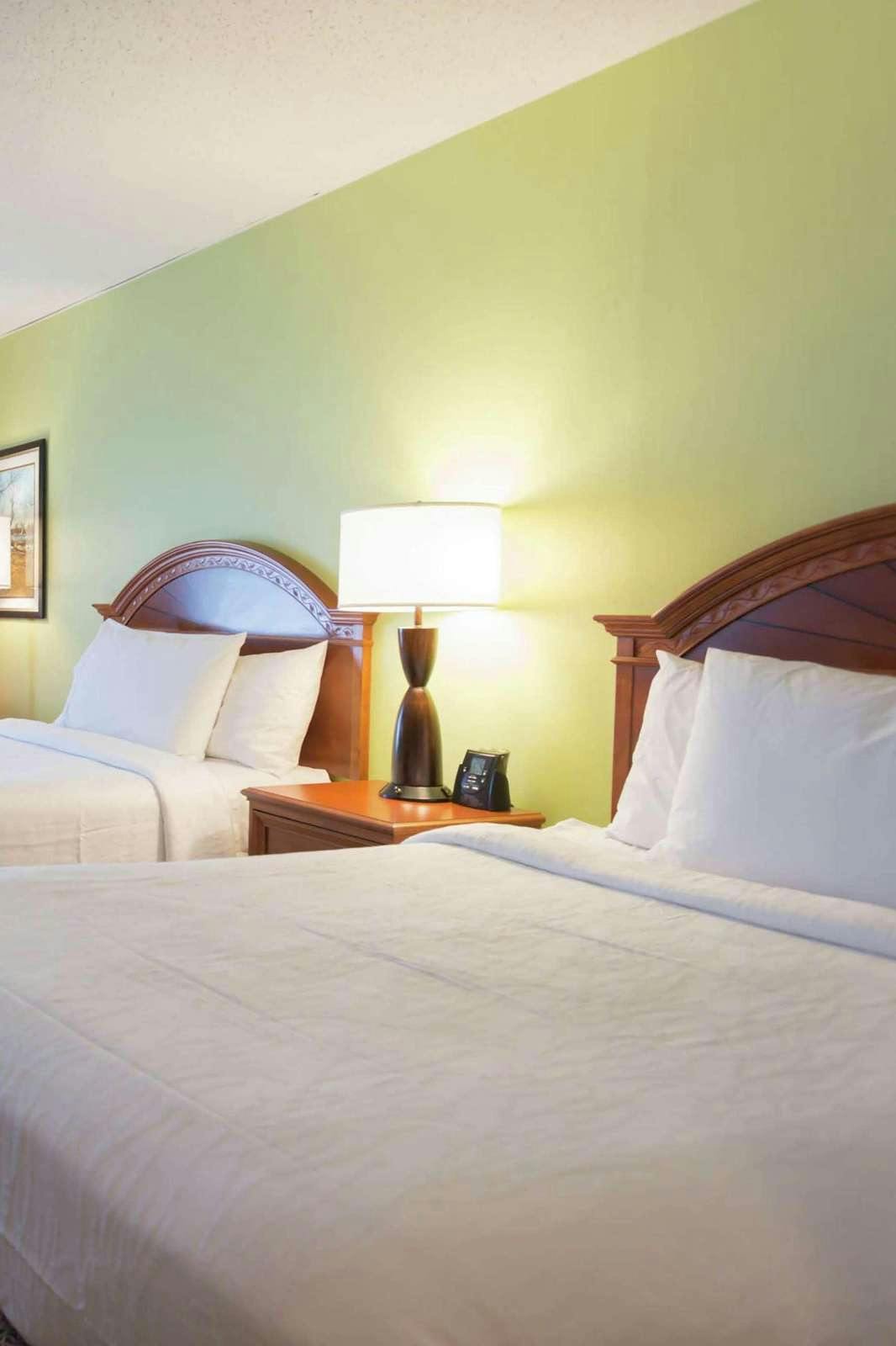 Hotel HILTON GARDEN INN ISLIP-MACARTHUR AIRPORT photo 1