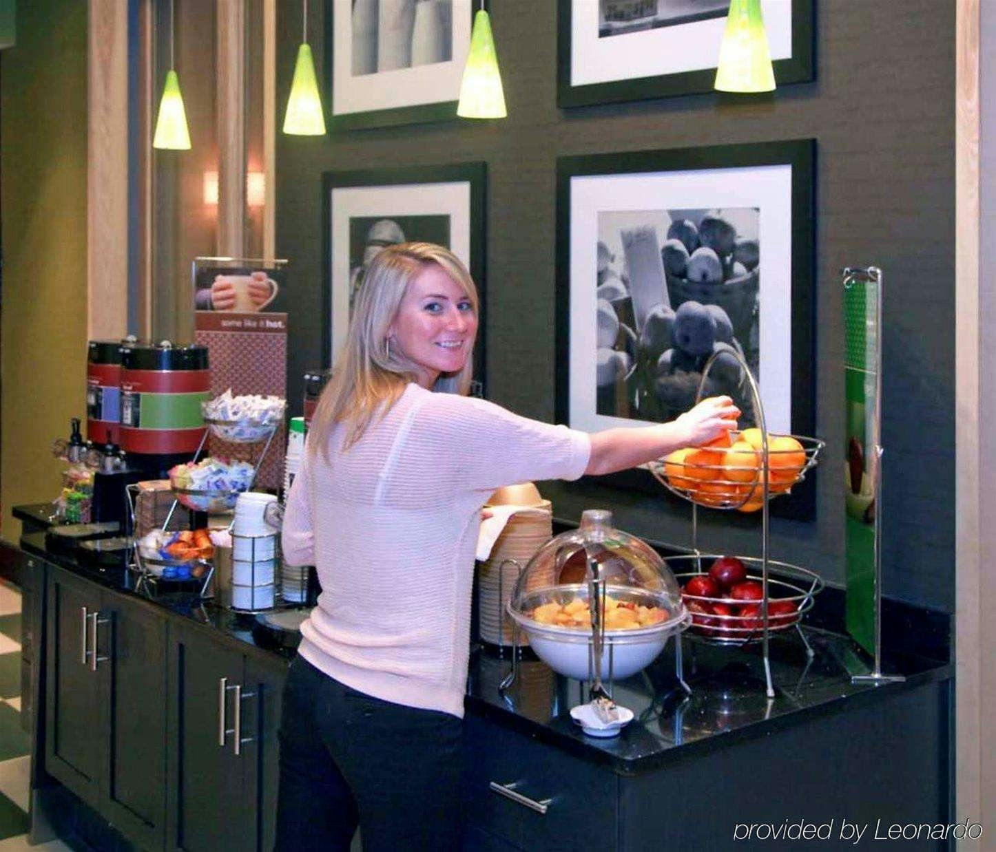 Hotel Hilton Garden Inn Raleigh Crabtree Valley photo 1