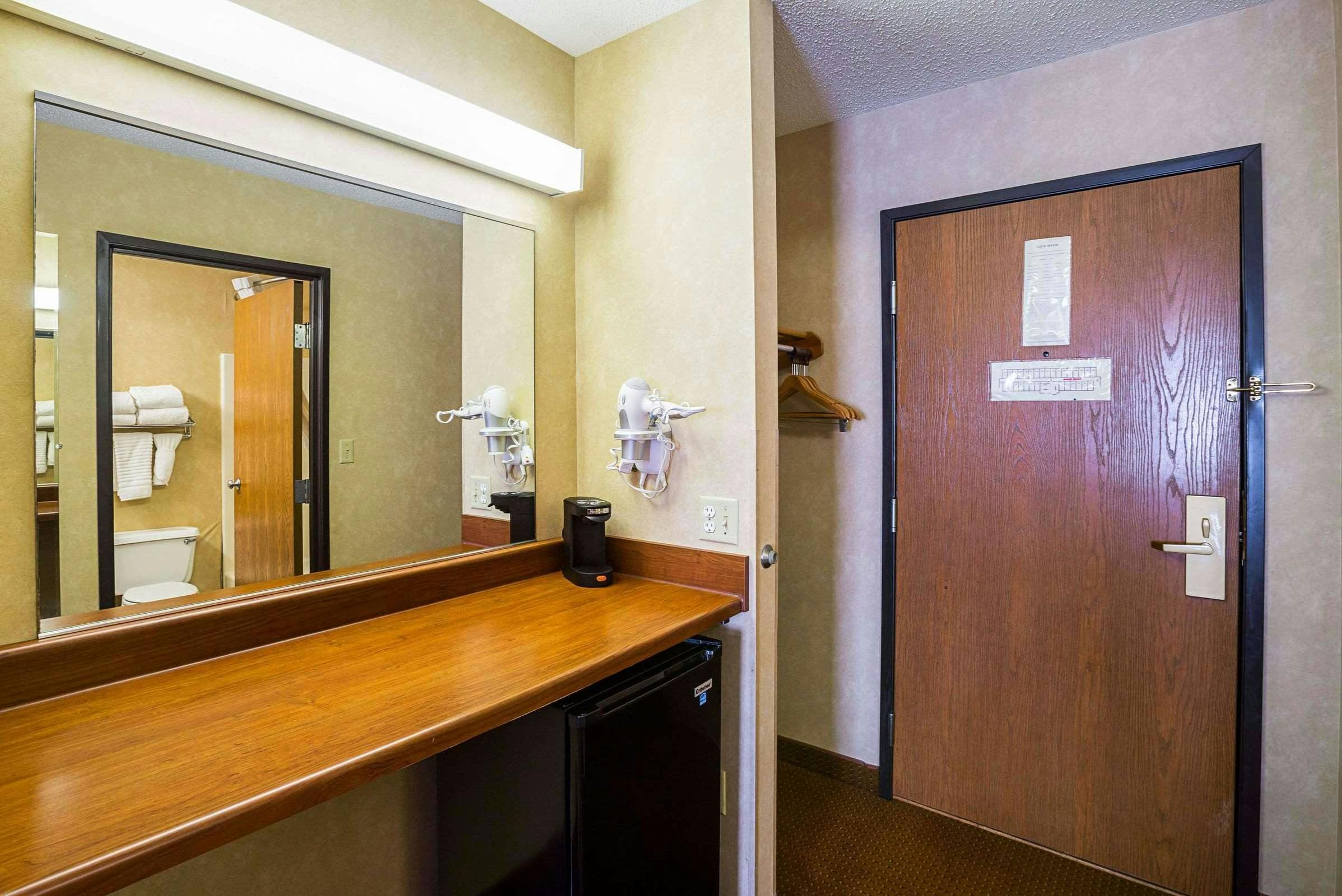 Hotel Quality Inn Mitchell I-90 photo 2