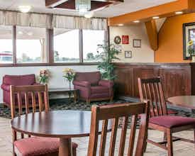 Hotel Baymont by Wyndham Bay City photo 3
