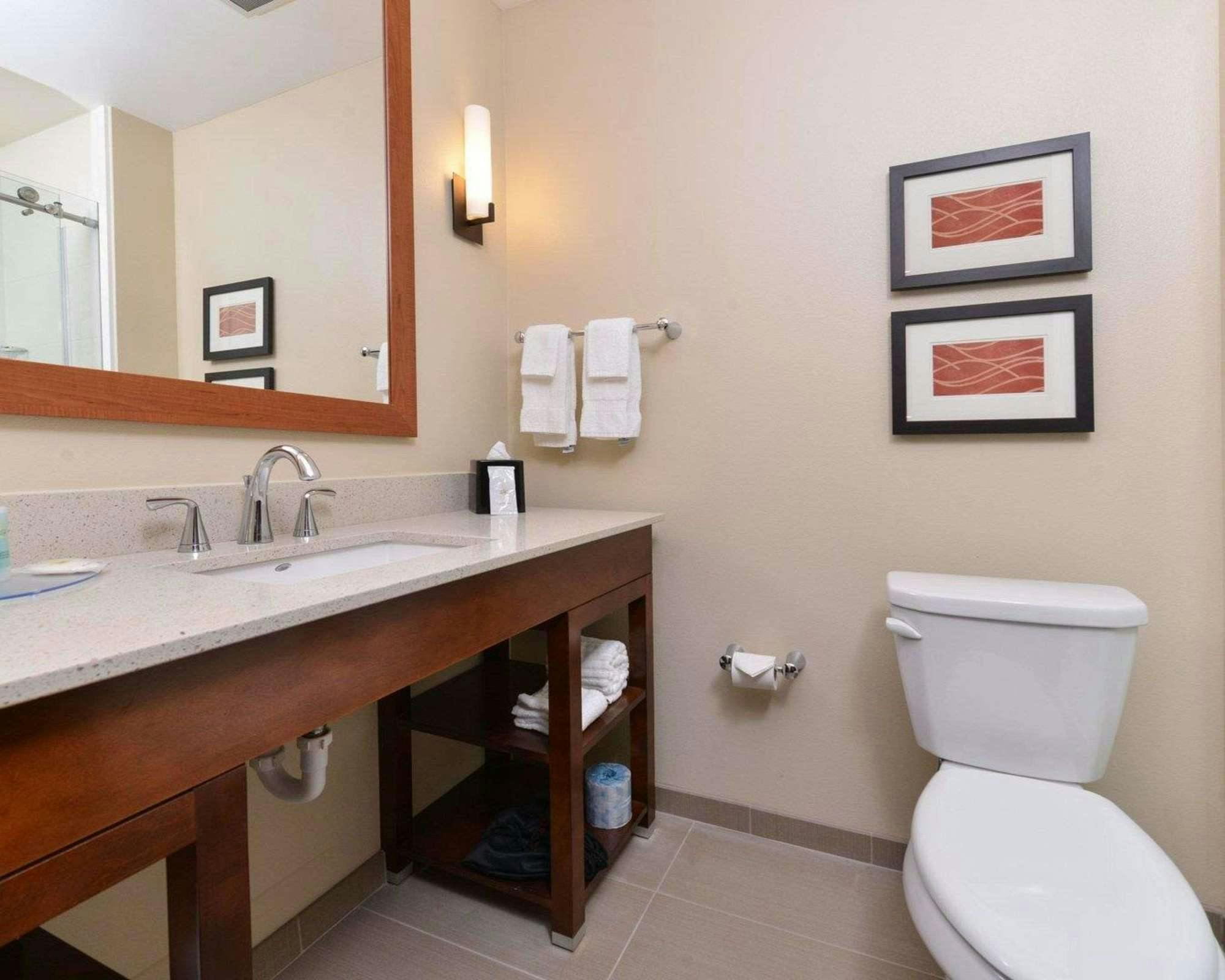 Hotel Comfort Inn & Suites Mandan - Bismarck photo 1
