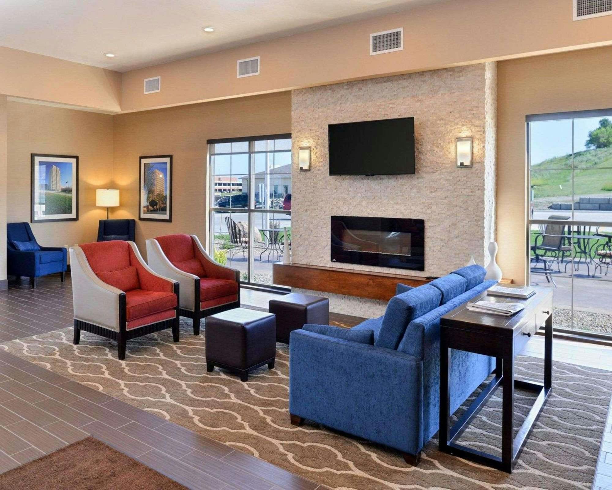 Hotel Comfort Inn & Suites Mandan - Bismarck photo 2