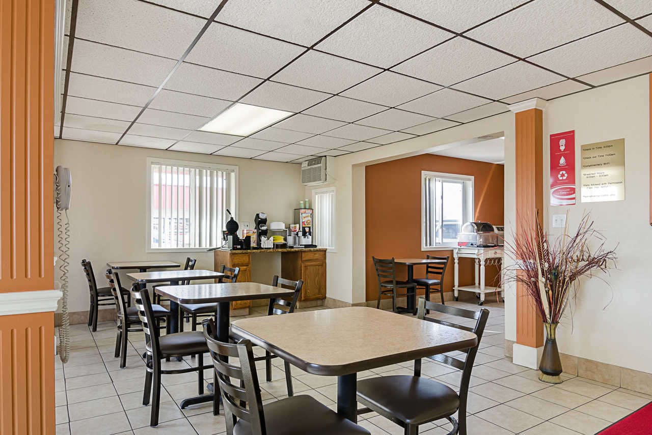 Hotel Econo Lodge Hays I-70 photo 4