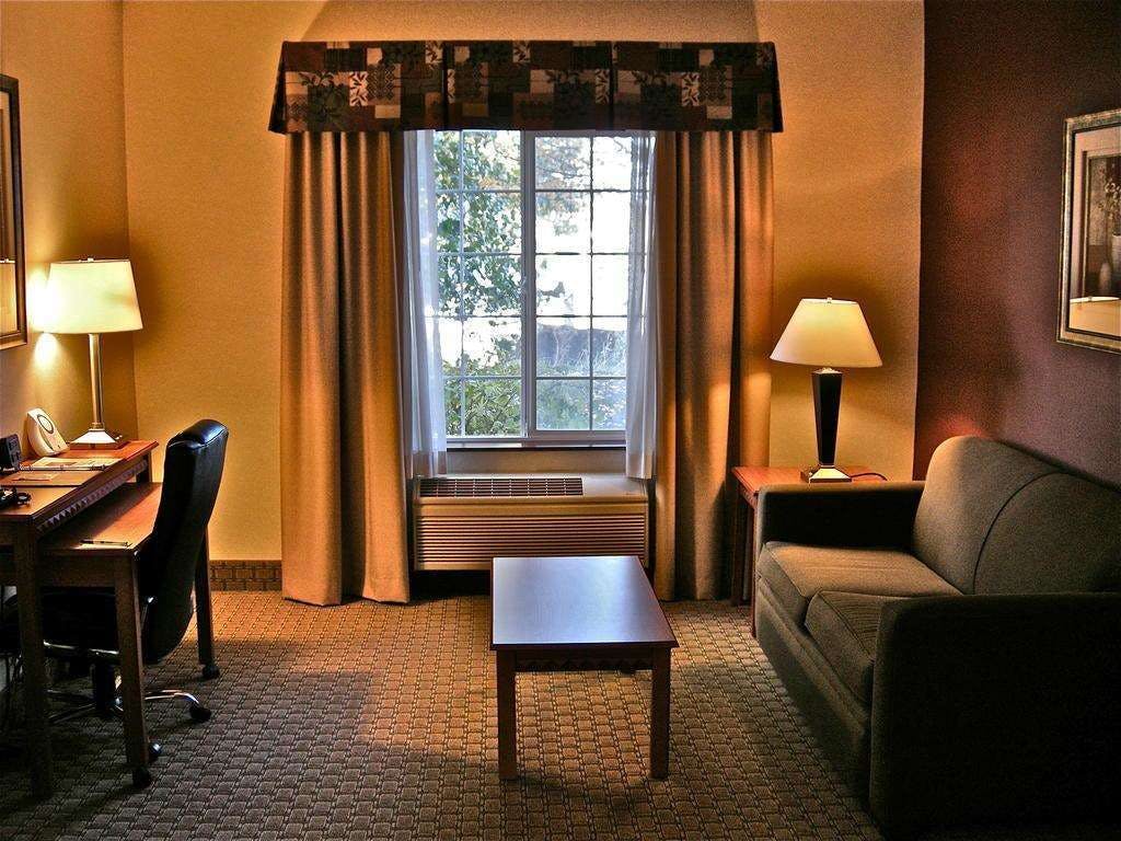 Hotel Comfort Suites Redmond Airport photo 2