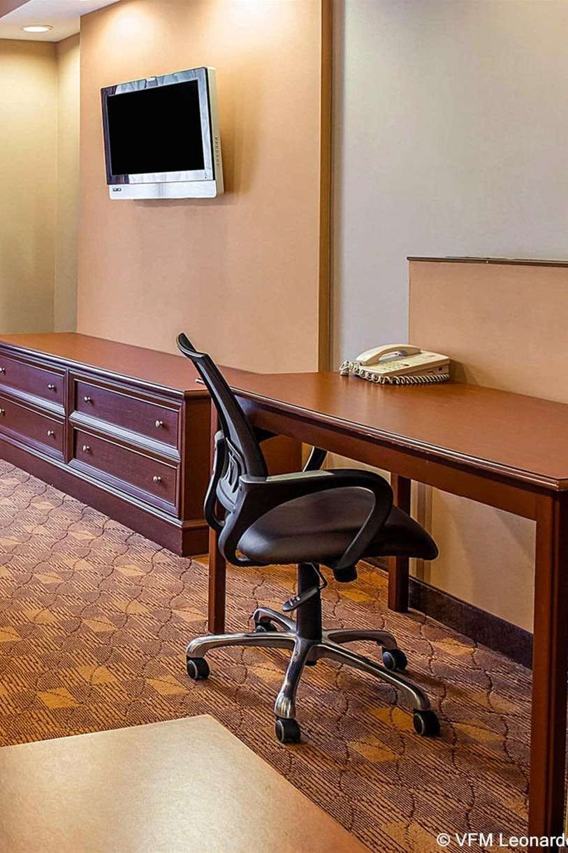 Hotel Comfort Suites Monaca photo 1