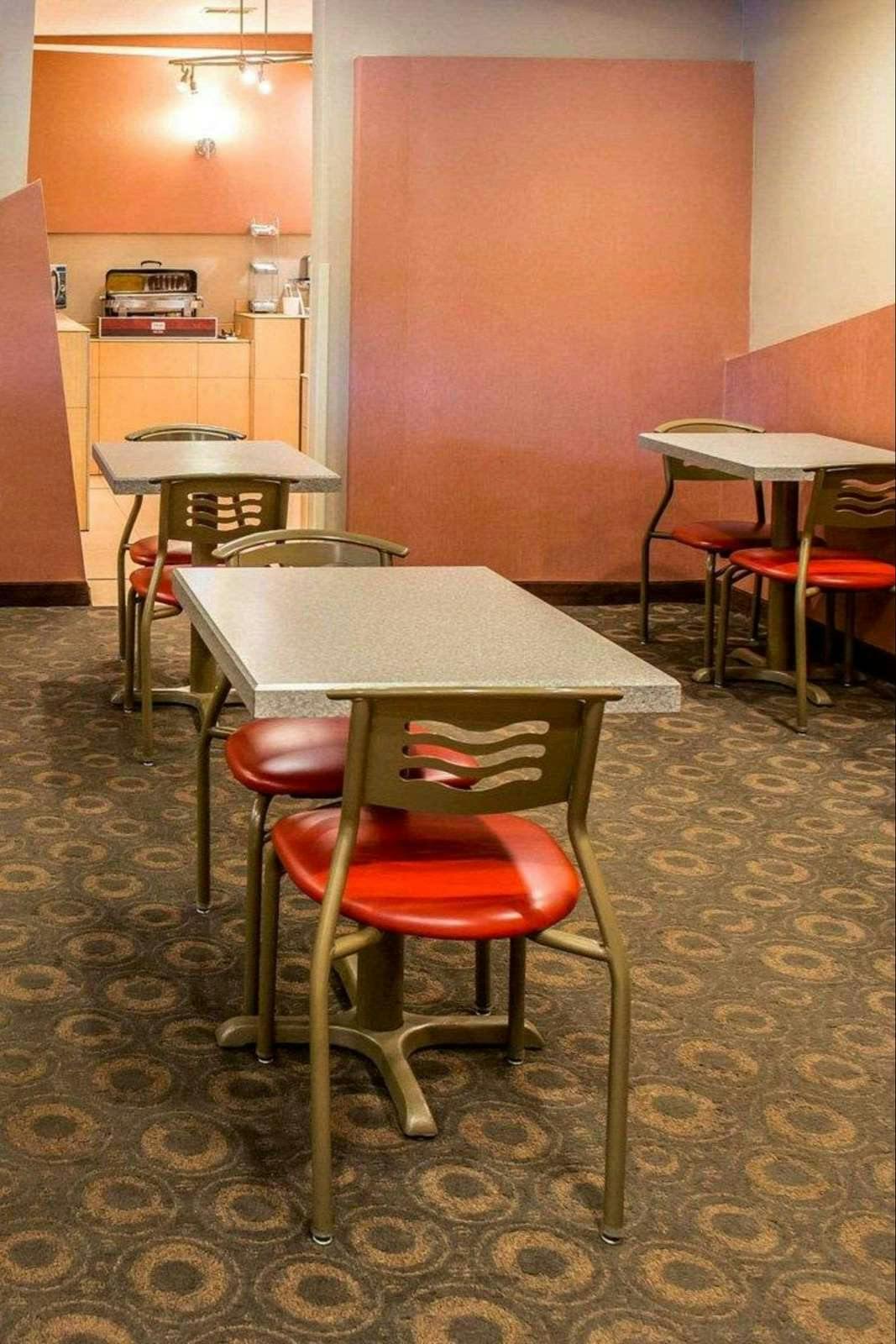 Hotel Comfort Suites Monaca photo 4