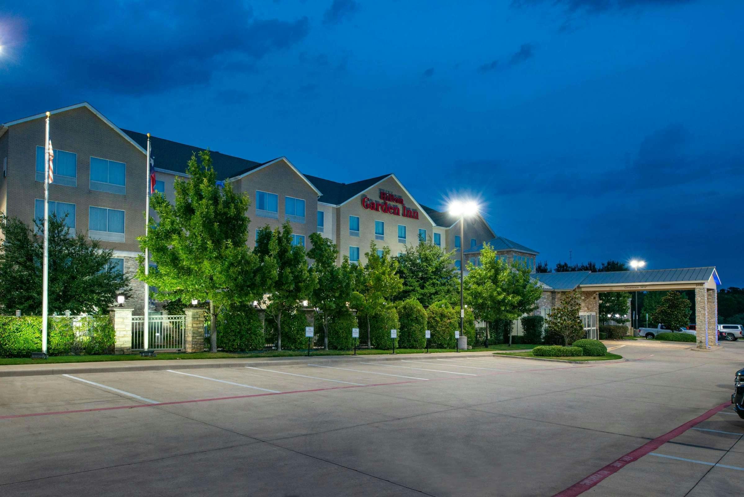 Hotel Hilton Garden Inn Denton photo 2