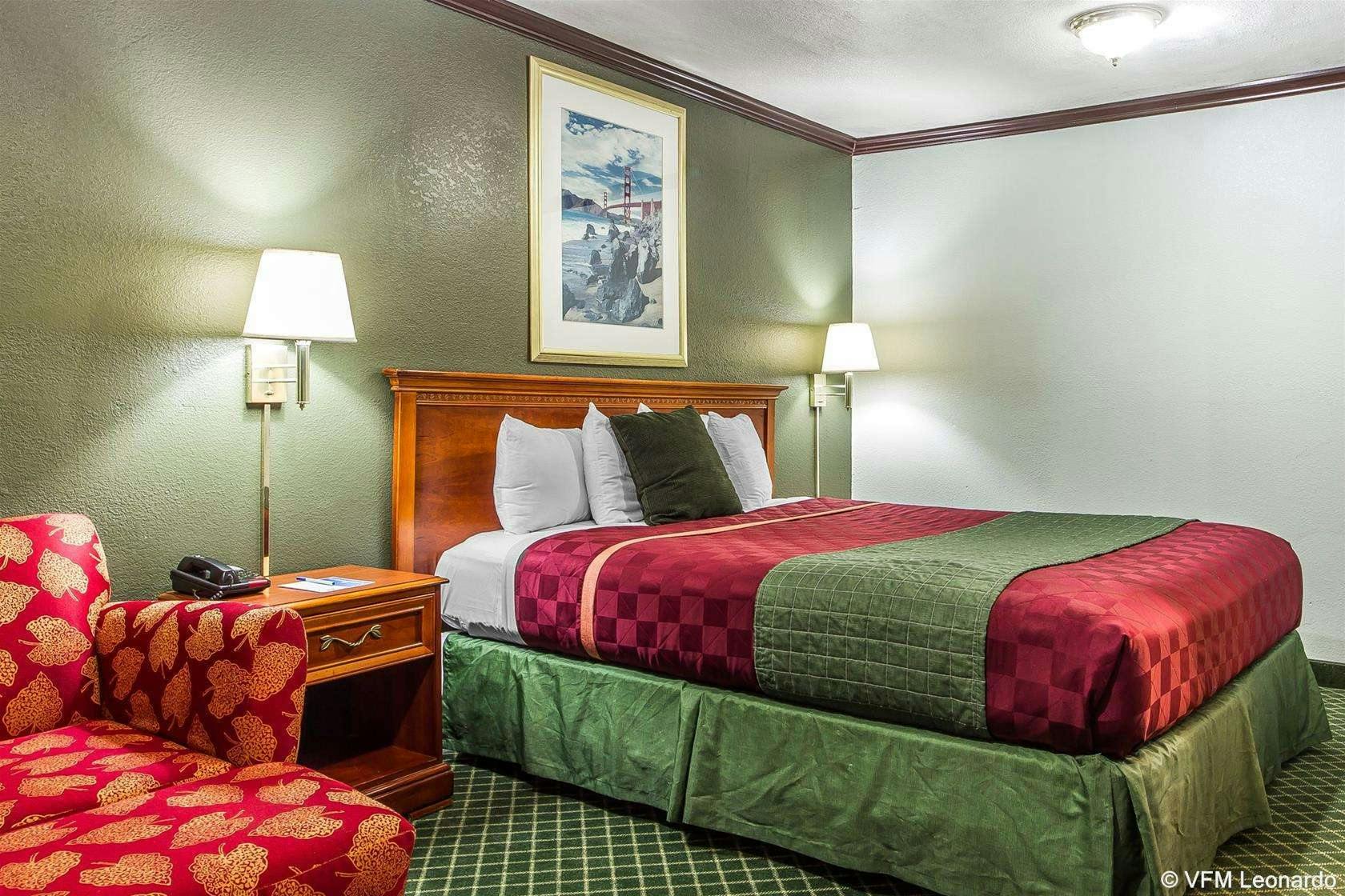 Sycamore Inn Chico University Area