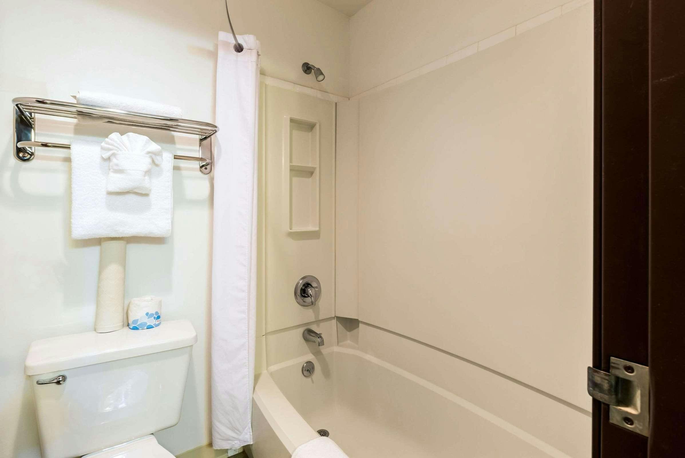 Hotel Super 8 by Wyndham Grand Island South photo 4