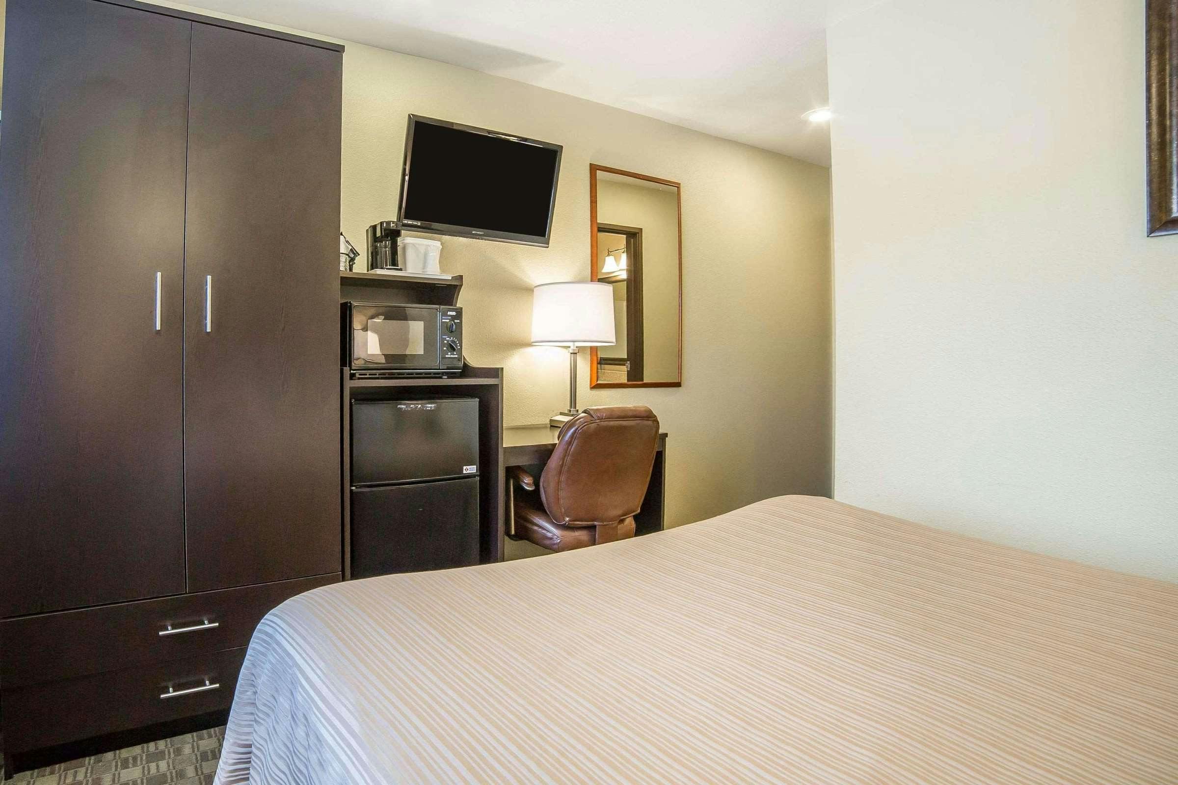 Hotel Quality Inn and Suites Elko photo 2