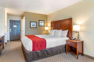 Hotel Comfort Inn & Suites Lancaster Antelope Valley photo 2