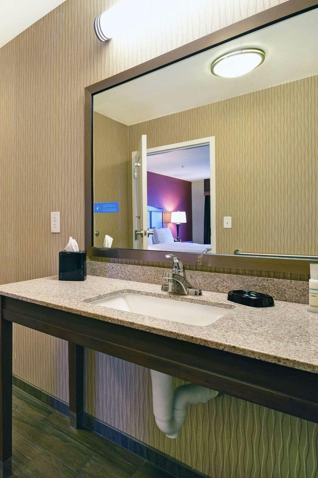 Hotel Hampton Inn & Suites Milwaukee/Franklin photo 1