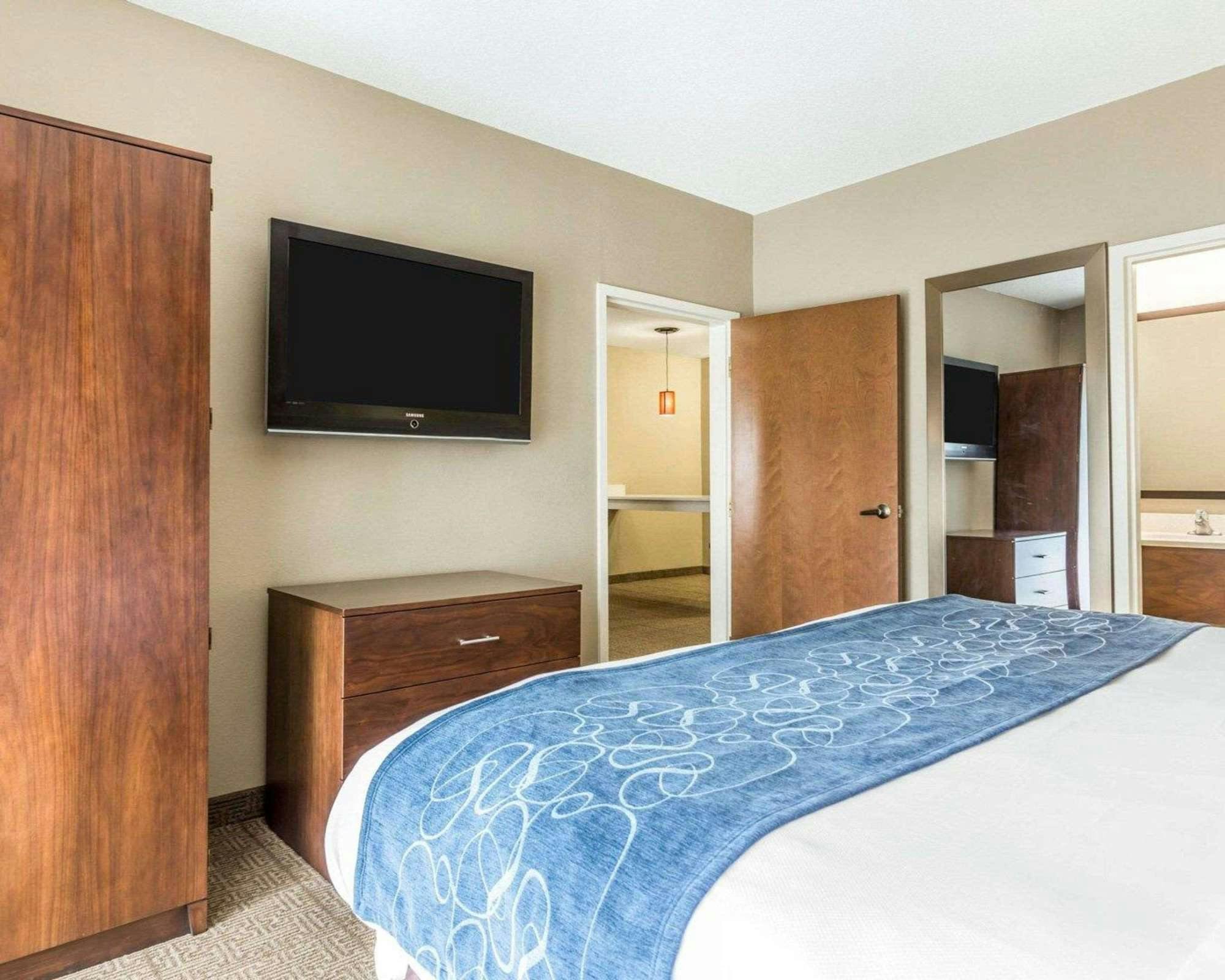 Hotel Comfort Suites at Isle Of Palms Connector photo 5