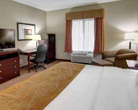 Hotel Comfort Inn & Suites Alvarado photo 4