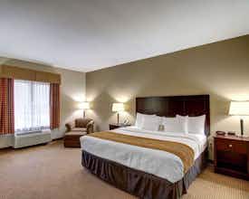 Hotel Comfort Inn & Suites Alvarado photo 1