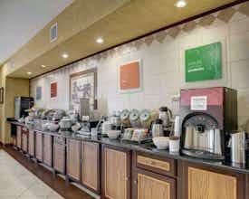 Hotel Comfort Inn & Suites Alvarado photo 5