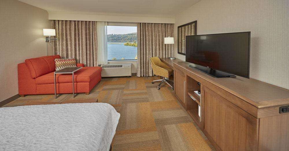 Hampton Inn and Suites Hood River