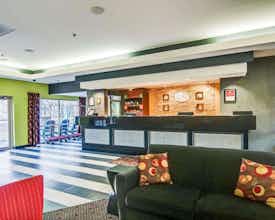 Hotel Comfort Suites Inn at Ridgewood Farm photo 3