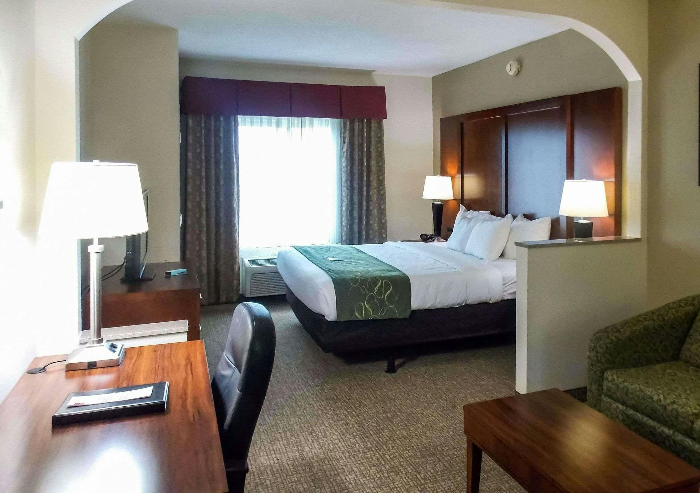 Hotel Comfort Suites Inn at Ridgewood Farm photo 1