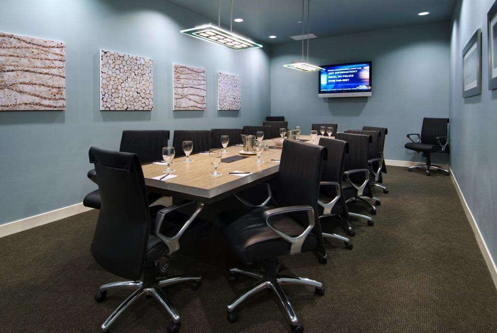 Hotel Oxford Suites Silverdale photo 3