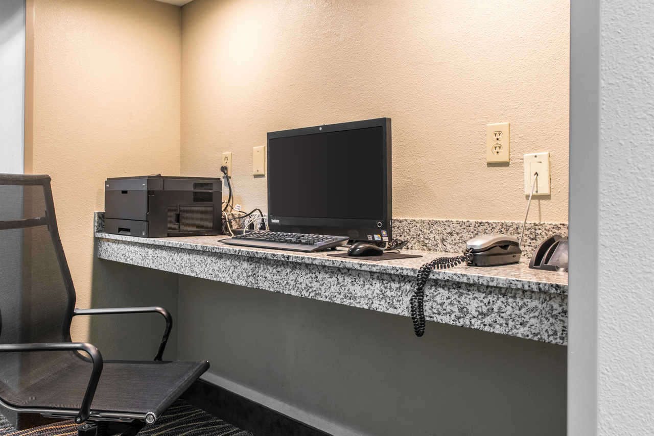 Hotel Sleep Inn & Suites Pittsburgh Airport photo 4