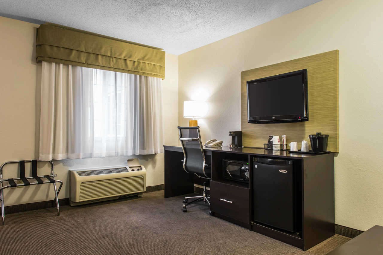 Hotel Sleep Inn & Suites Pittsburgh Airport photo 3