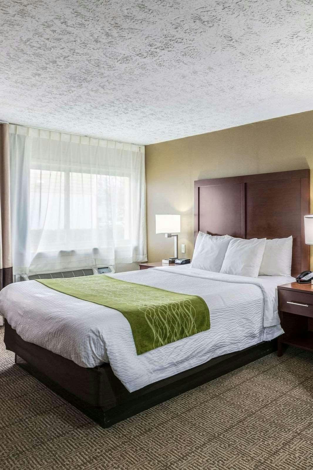 Hotel Comfort Inn Medford - Long Island photo 1