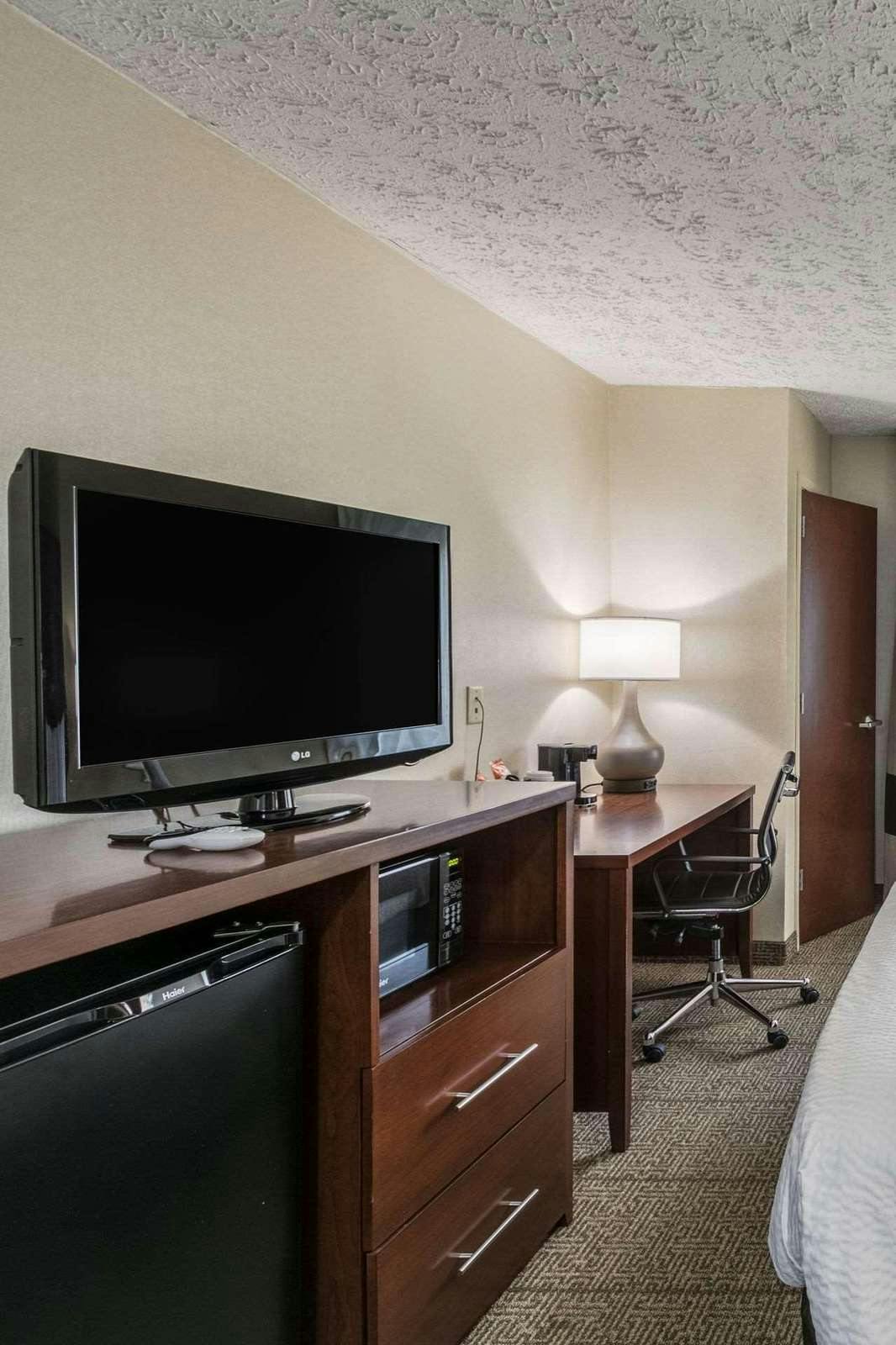 Hotel Comfort Inn Medford - Long Island photo 3