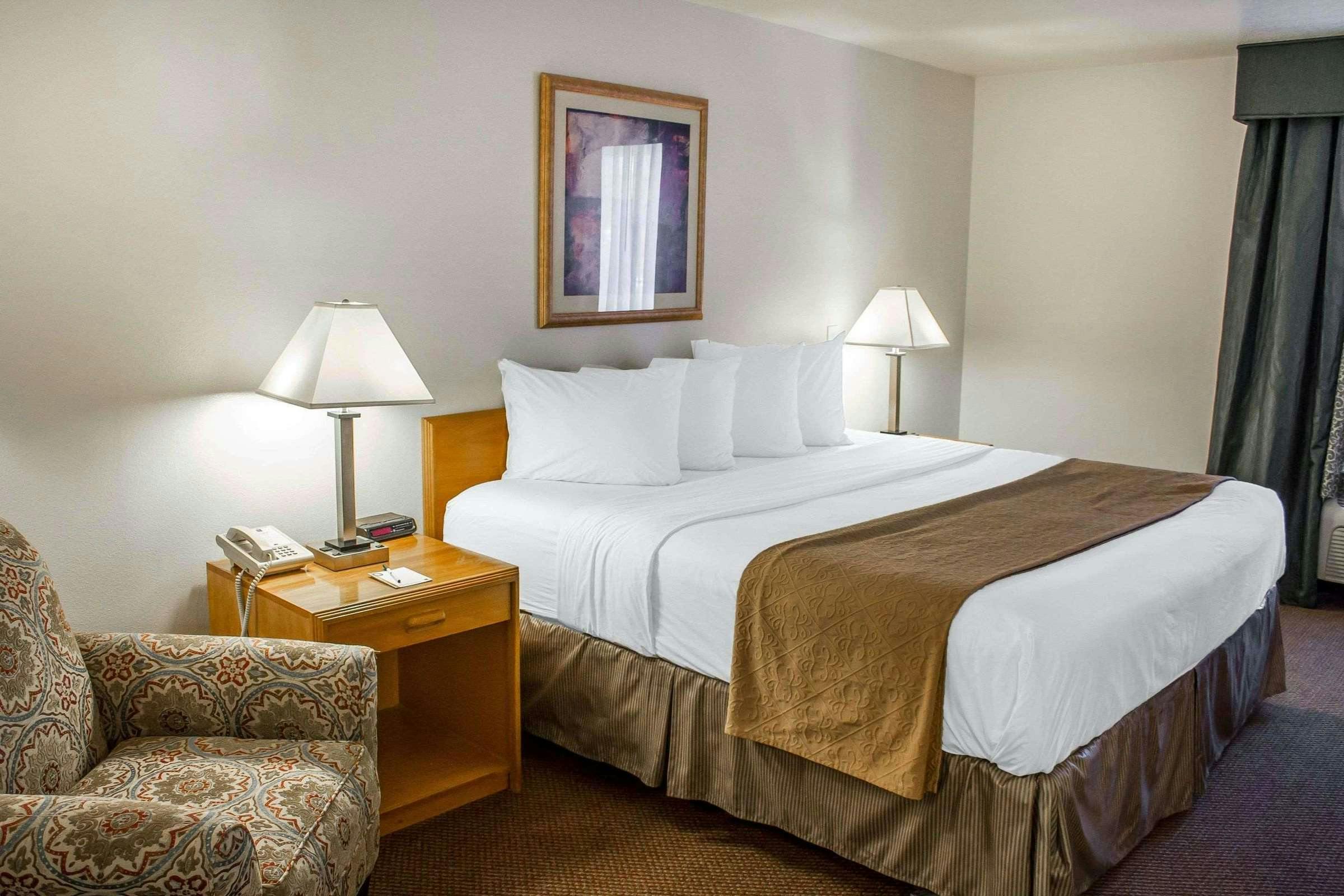 Hotel Quality Inn & Suites Longview Kelso photo 1