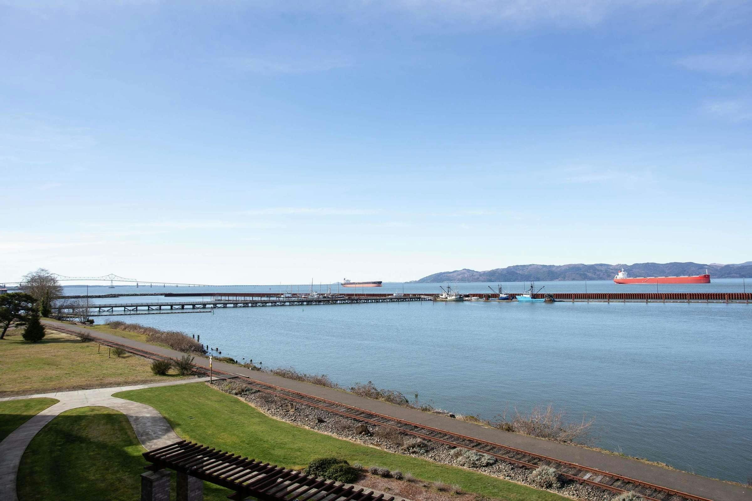 Hotel HAMPTON INN AND SUITES ASTORIA photo 2