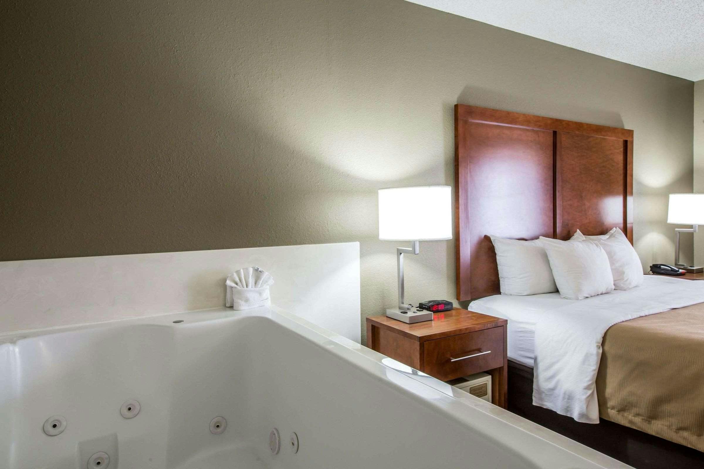 Hotel Comfort Inn & Suites At Dollywood Lane photo 1