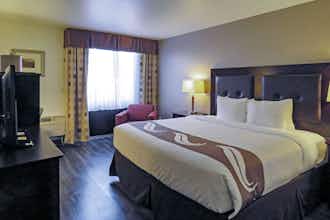 Hotel Quality Inn & Suites Everett photo 1