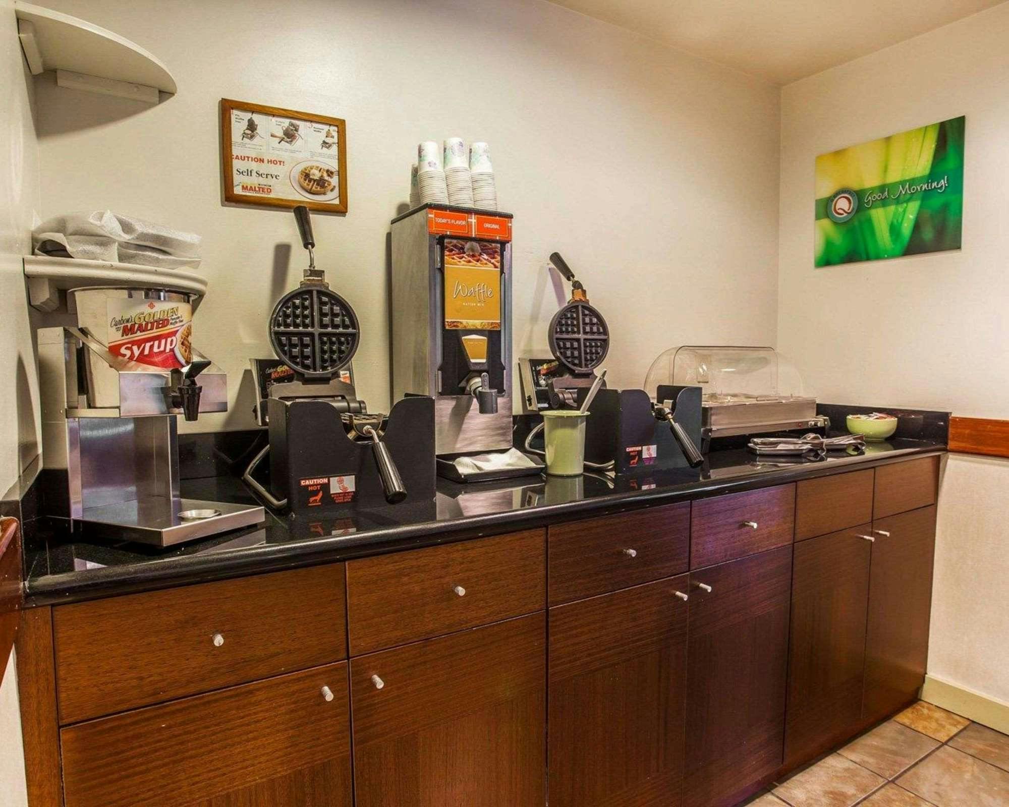 Hotel Quality Inn & Suites Everett, WA photo 5