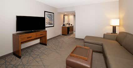 Hotel Embassy Suites by Hilton Colorado Springs photo 3