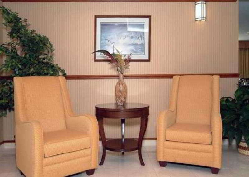 Hotel Comfort Inn & Suites Charleston Airport Convention Center photo 2