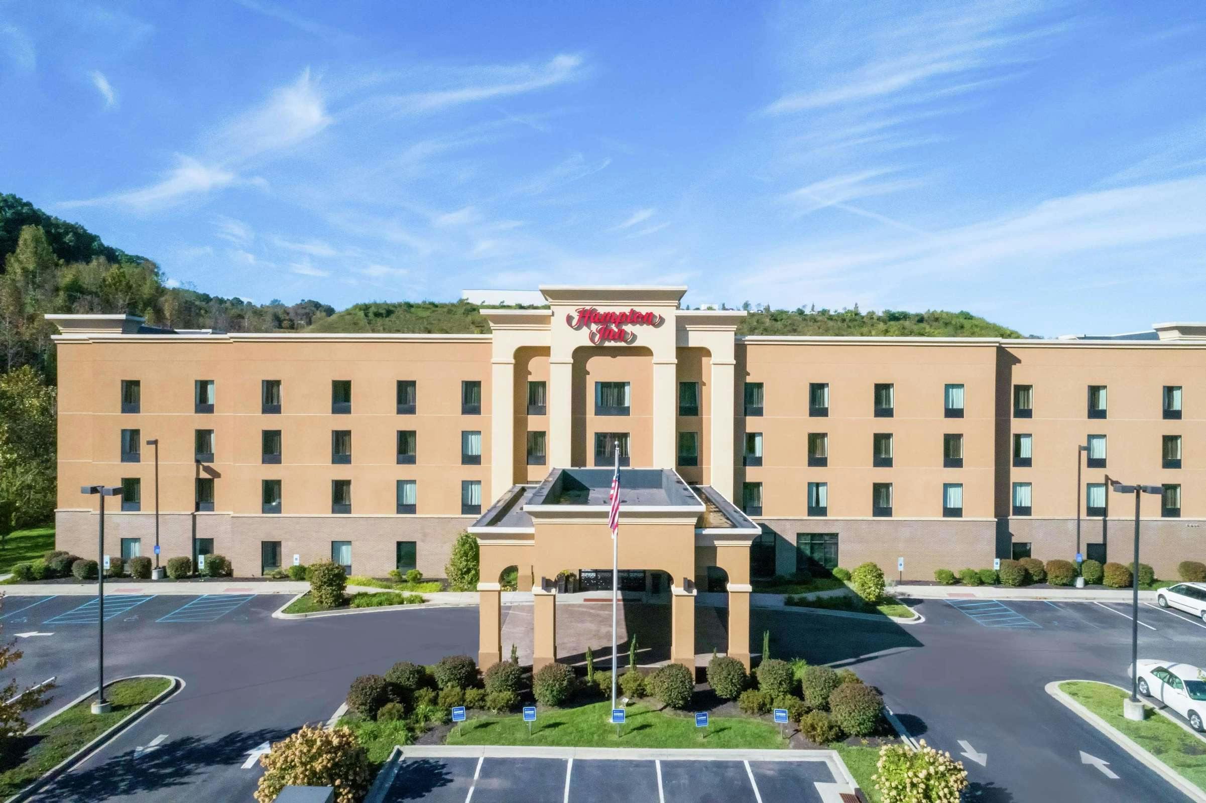 Hotel Hampton Inn Huntington University Area photo 1