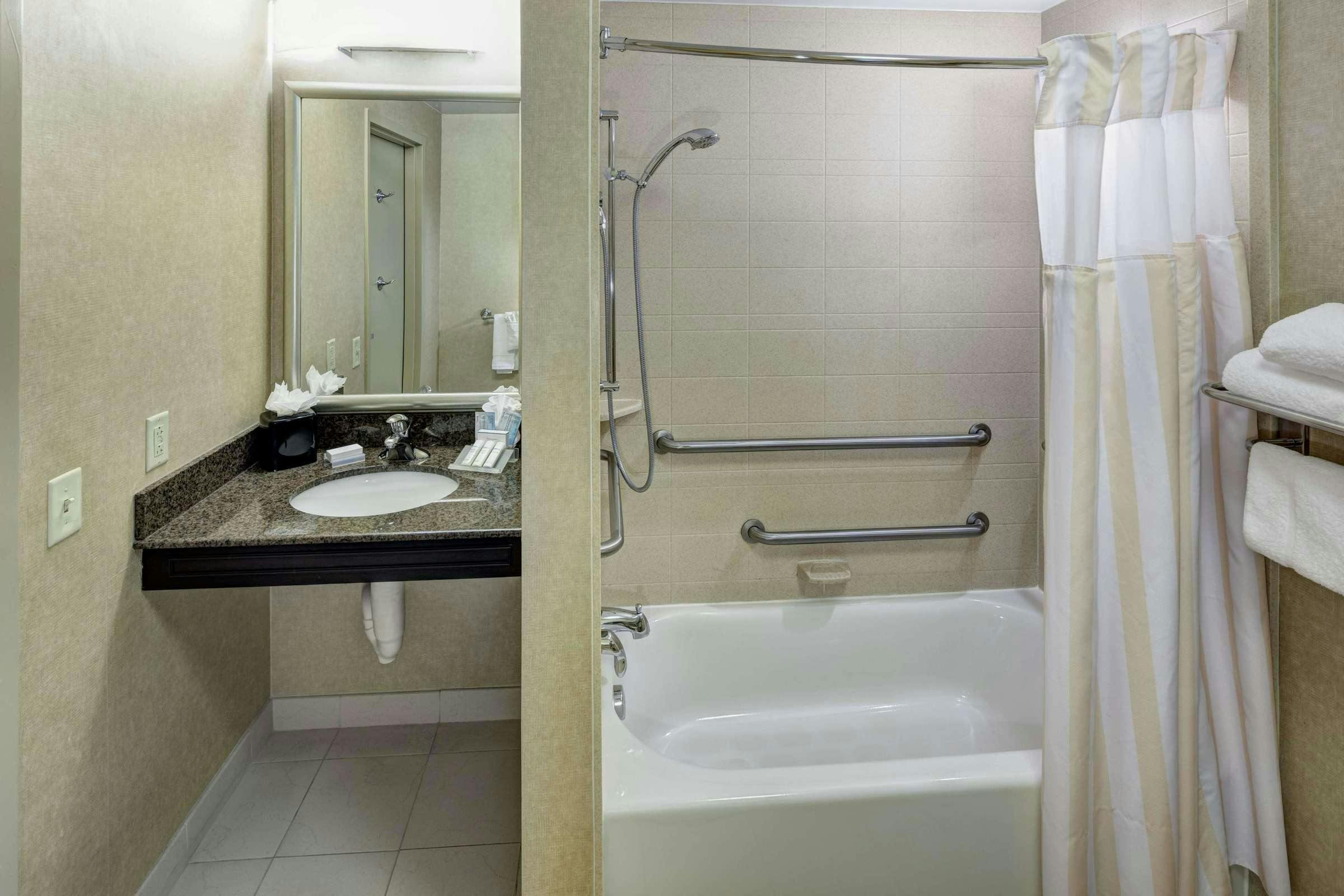 Hotel Hilton Garden Inn Silver Spring White Oak photo 4