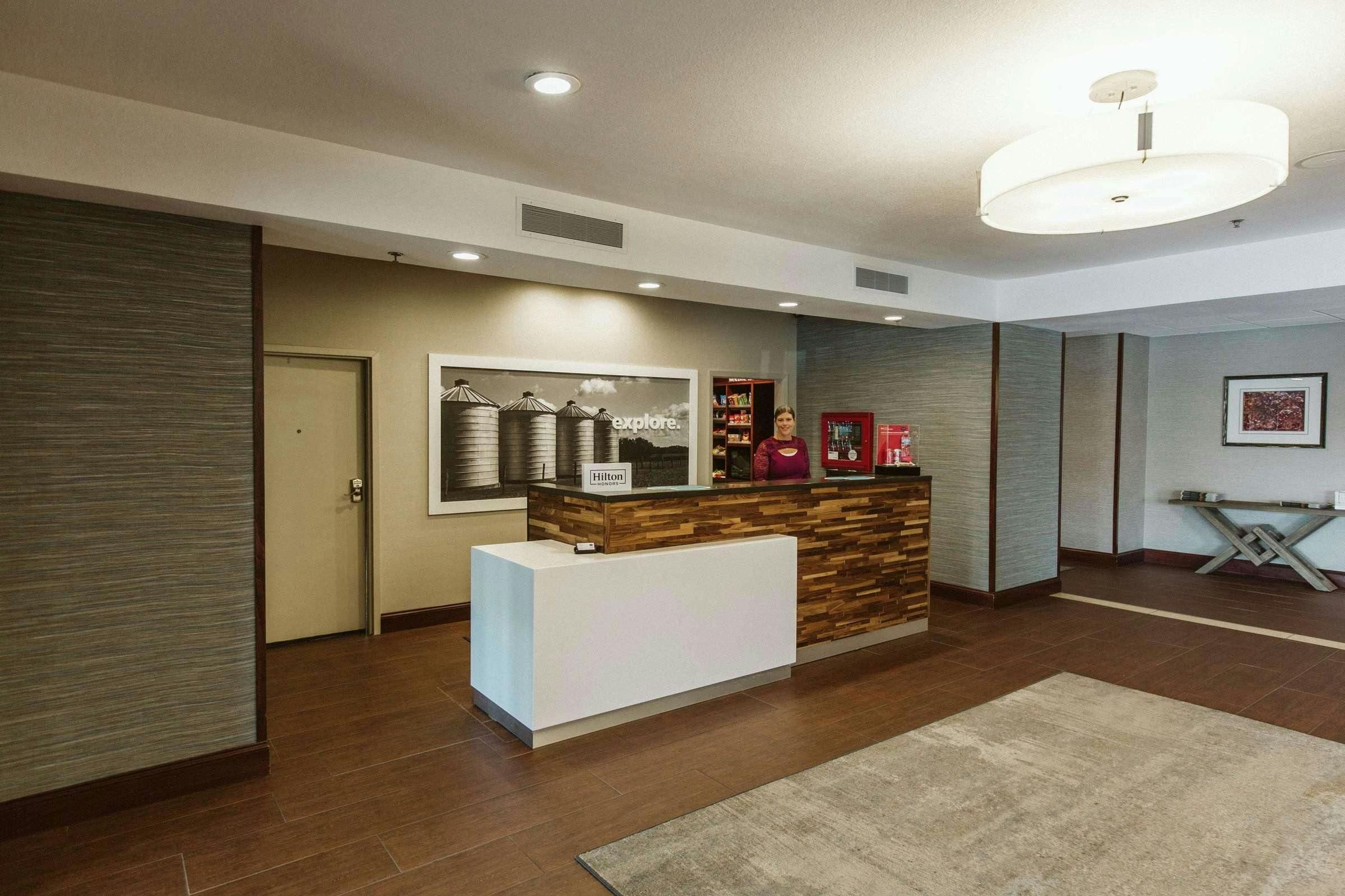 Hotel Hampton Inn Bismarck photo 4