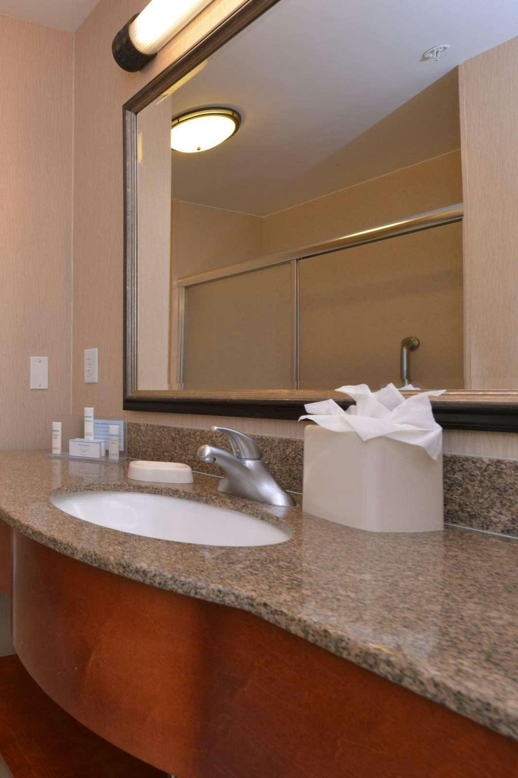 Hotel Hampton Inn & Suites Bakersfield North-Airport photo 4