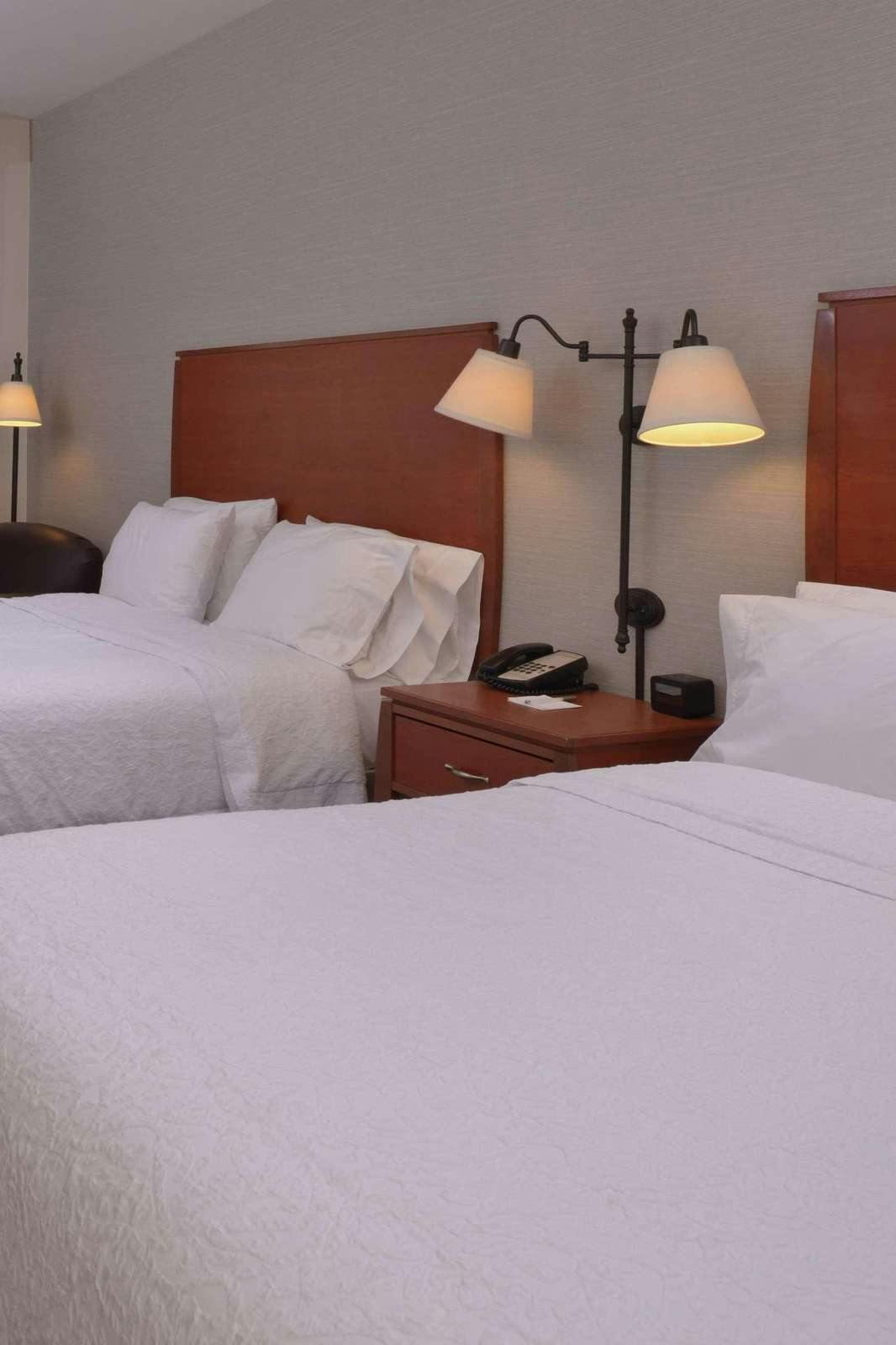 Hotel Hampton Inn & Suites Bakersfield North-Airport photo 1