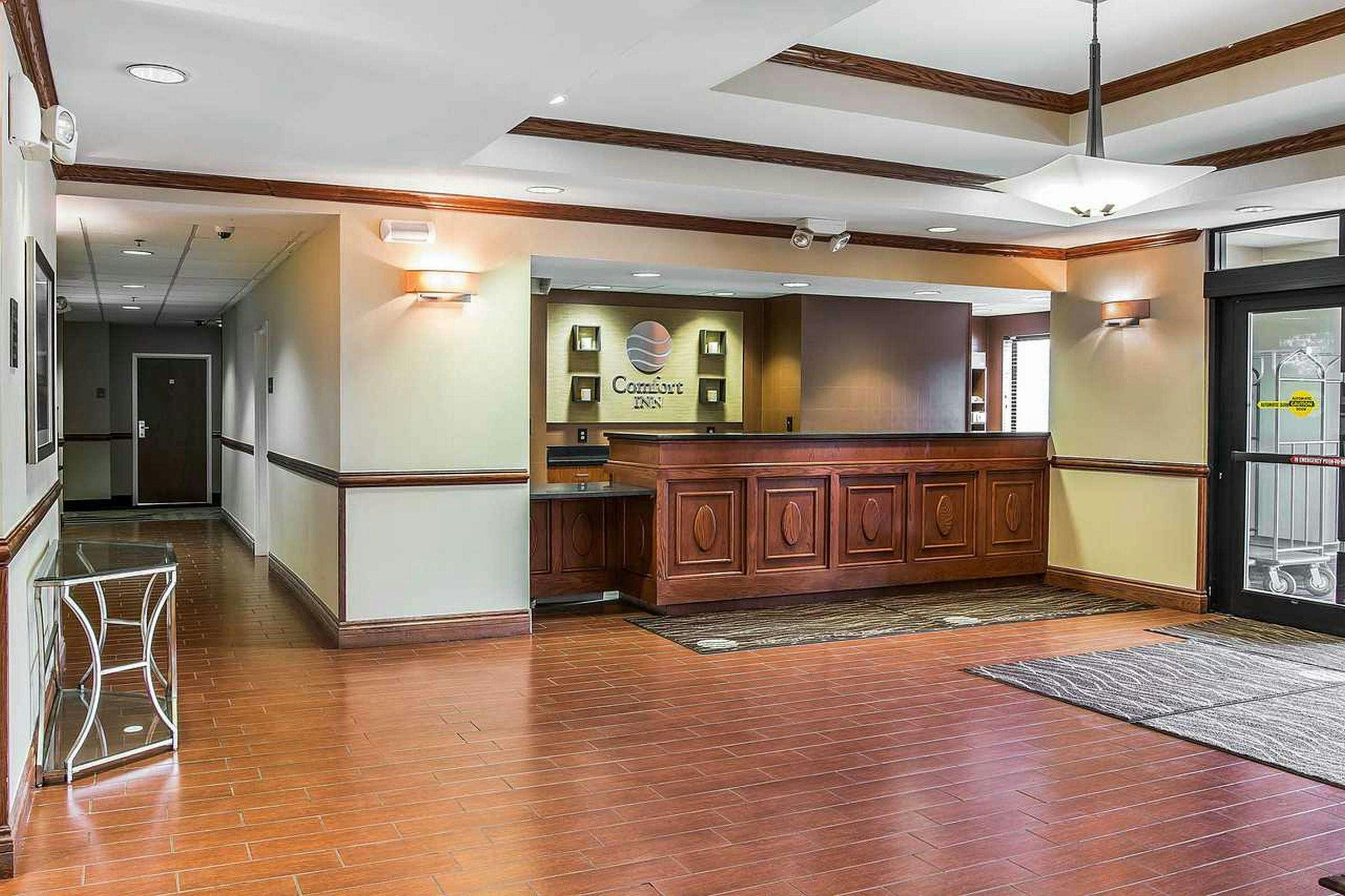 Hotel Comfort Inn & Suites University South photo 4